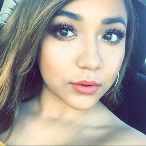 Meet your Posher, Daniela